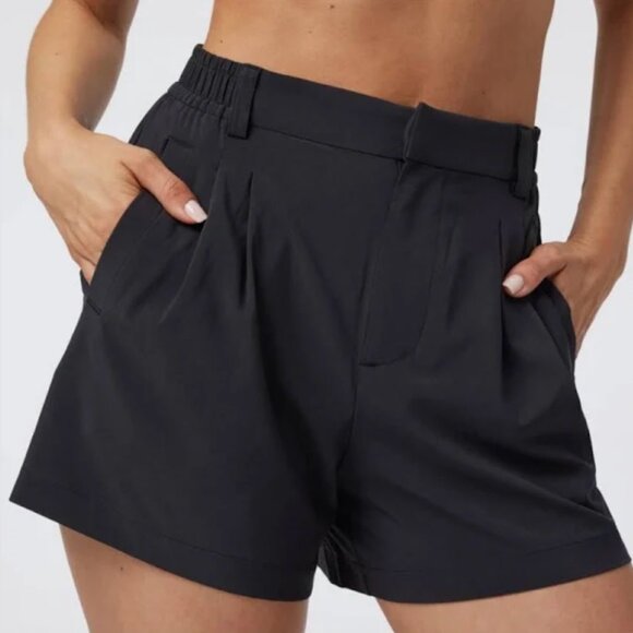 Vuori Women's Villa Trouser Short Black Size Large NWT - Picture 1 of 6